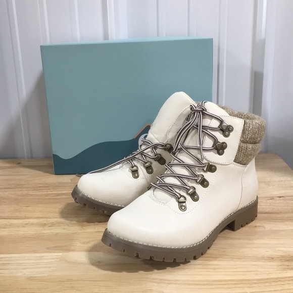 Shoes - New WB Womens Cliffs Pathfield Bootie Size 8.5